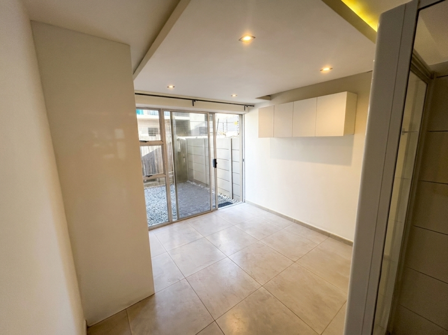 To Let 1 Bedroom Property for Rent in Table View Western Cape